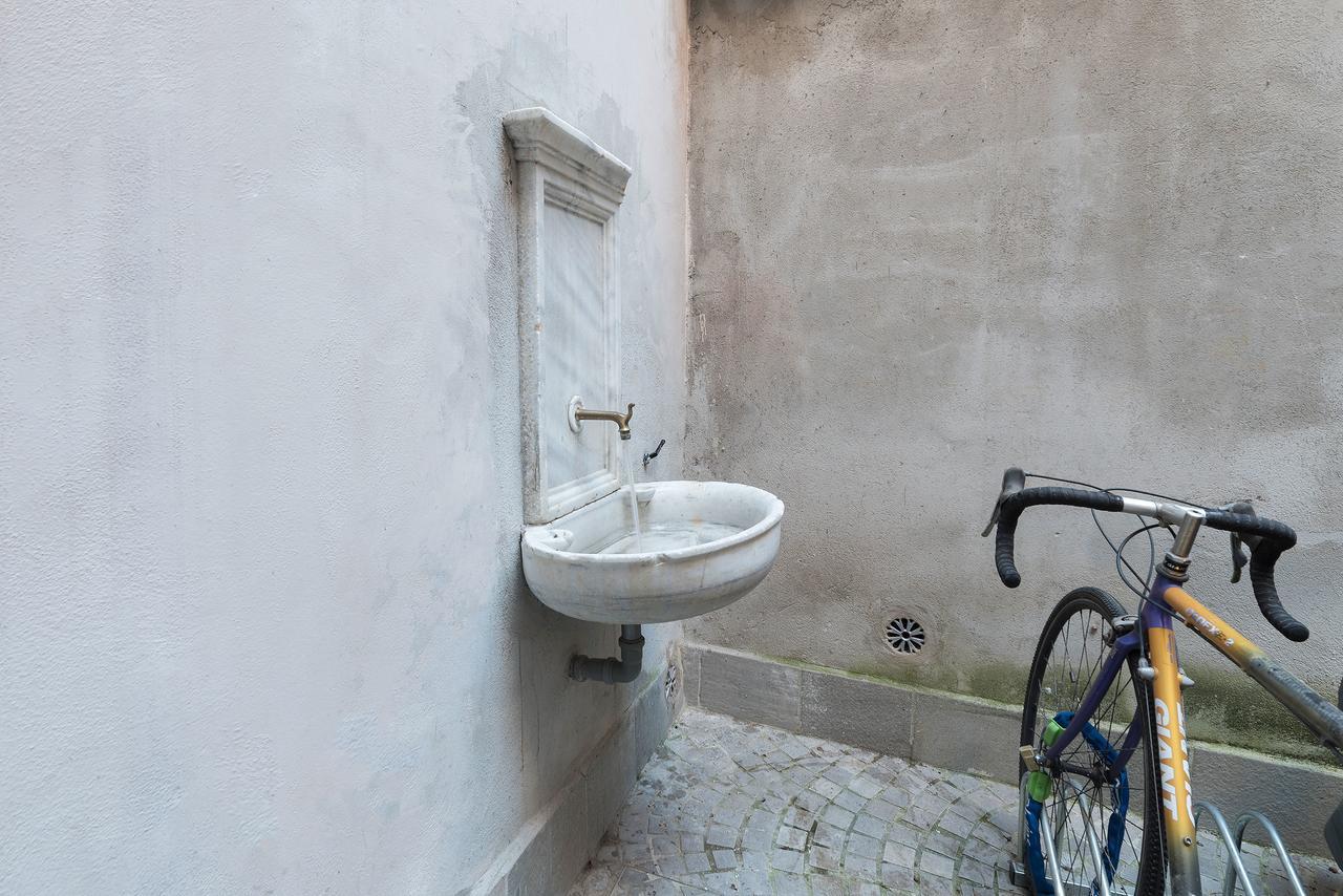 Sweet Little Suite Near Pantheon Rome Bagian luar foto